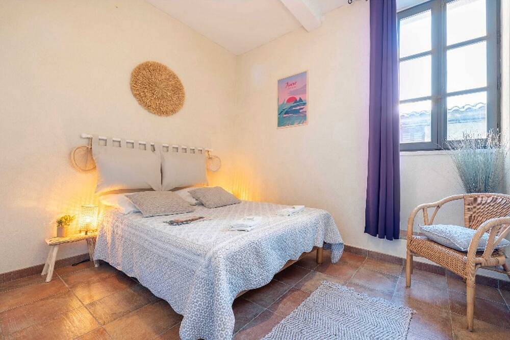 Homerez - Authentic House in Montfrin with Terrace and Air Conditioning in Montfrin, Nimes region