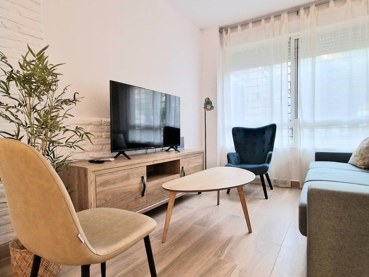 Entire apartment, Apartment 'Ritual Sevilla' with Wi-Fi and Air Conditioning in San Pablo-Santa Justa, Sevilla