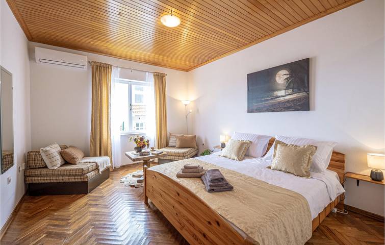 Ganze Ferienwohnung, Gemütliche Wohnung mit Terrasse, in Strandnähe und mit Parkplatz in Podstrana, Split-Dalmatien