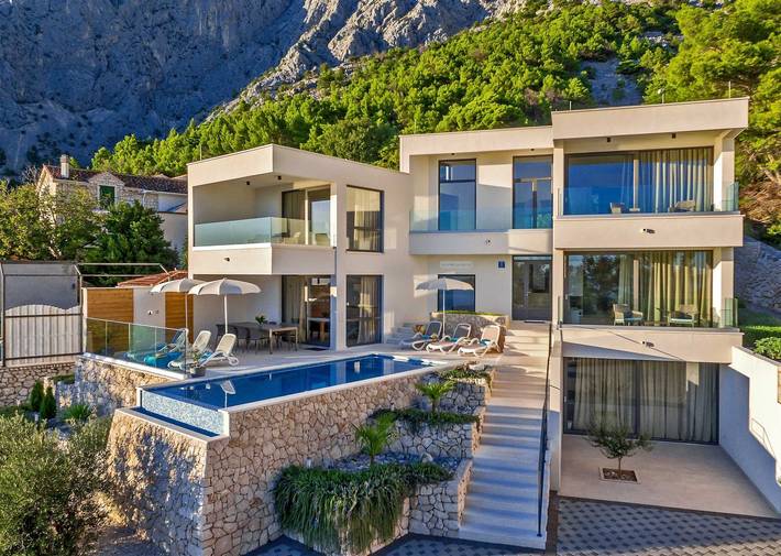 Ferienhaus für 8 Personen, mit Balkon und Terrasse sowie Whirlpool und Pool