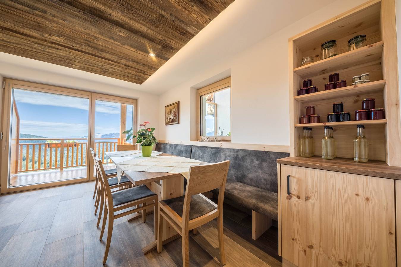 Appartamento intero, Appartamento per vacanze "Lavendel" con vista sulle montagne, Wi-Fi, balcone e sauna in Verano, Alpi Sarentine