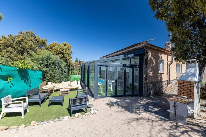 La Casa De Trasto – Chalet mit privatem beheiztem Pool und Bergblick in Ituero y Lama, Segovia Provinz
