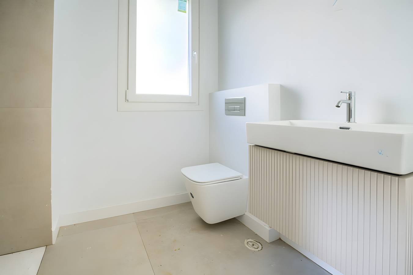 Apartamento entero, Apartamento 'Los Drogos Bajo A' con piscina compartida, Wi-Fi y aire acondicionado in La Barrosa, Chiclana de la Frontera