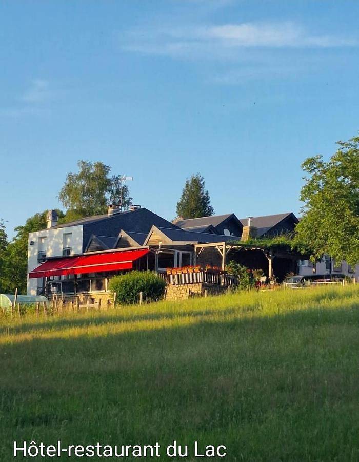 Hôtel pour 2 personnes, avec Terrasse à Camps-Saint-Mathurin-Léobazel