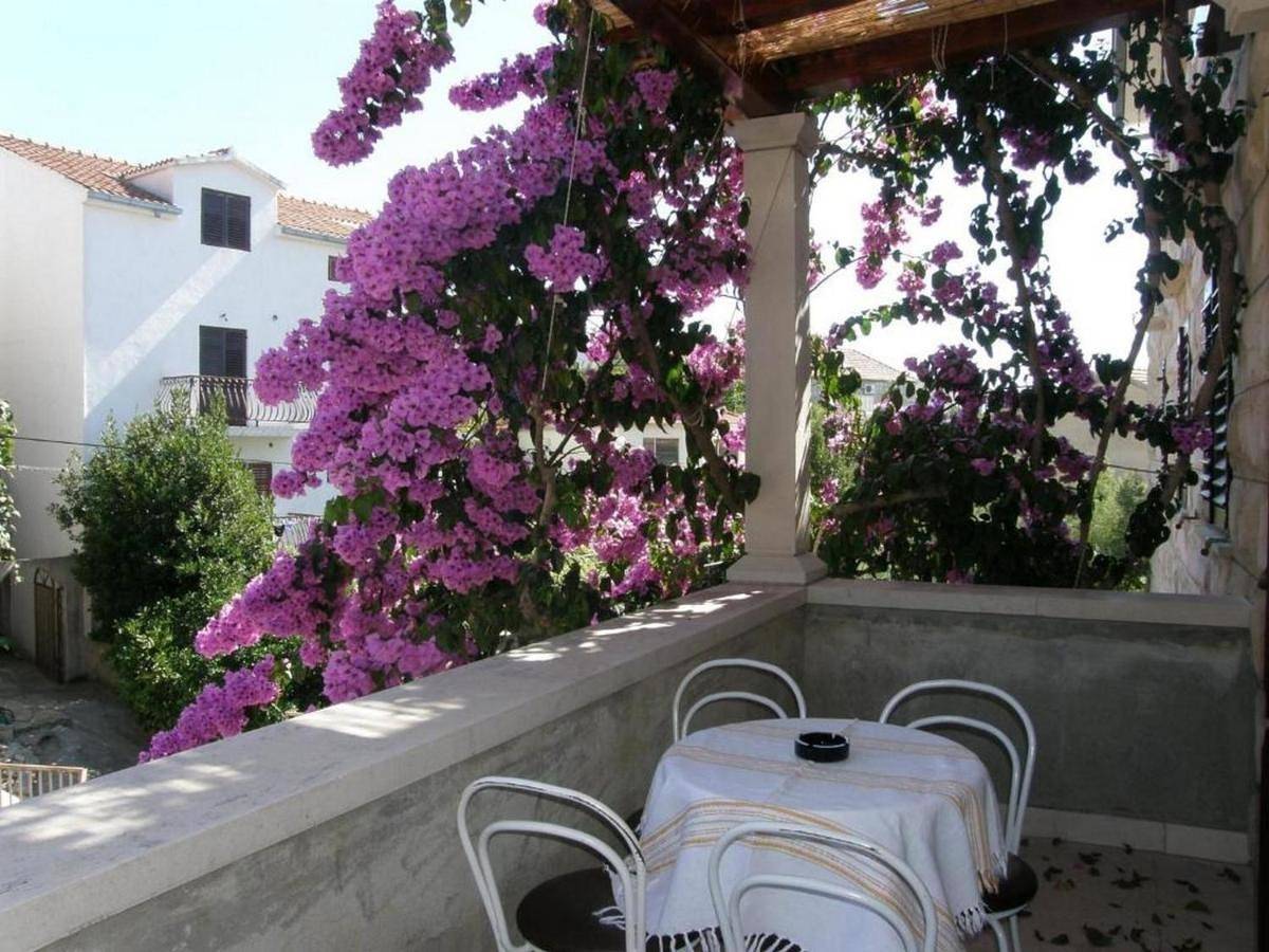 Studio Apartment with Terrace in Sutivan, Brac