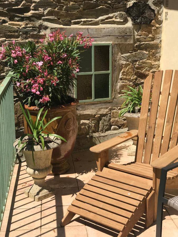 Appartement entier, Appartement de 1634 avec balcon au sud sur jardin en plein cœur historique in Tréguier, Côte de Granit Rose