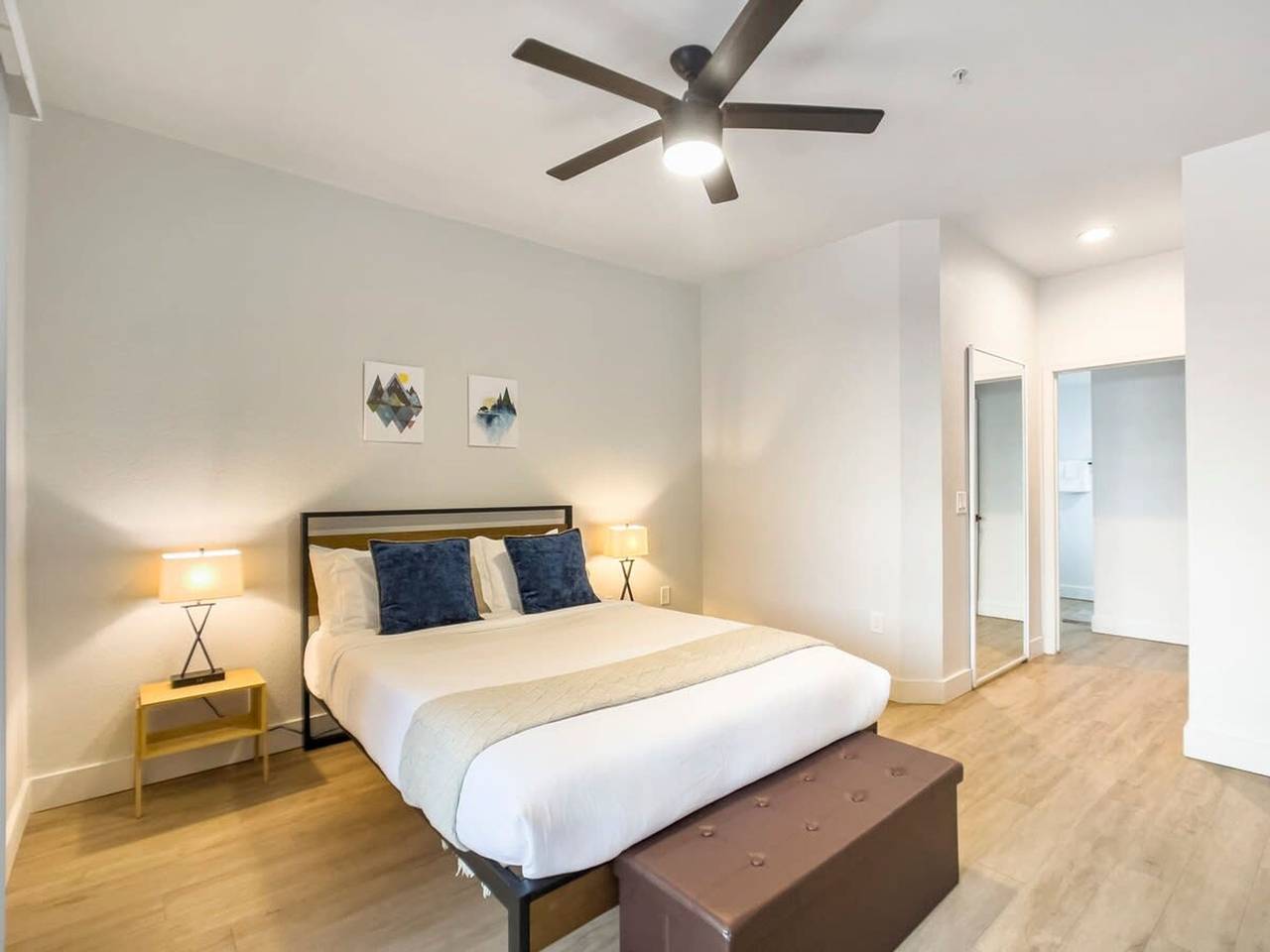 Entire apartment, Cozysuites 2Br 2Ba at Kierland Commons in Phoenix, Maricopa County