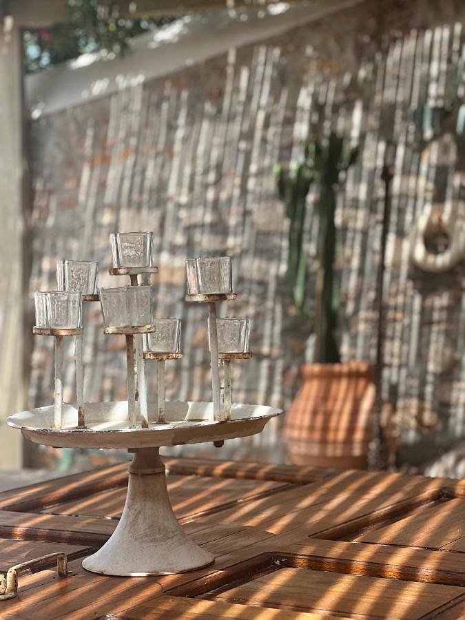 Portadelmare deluxe suites in Idra