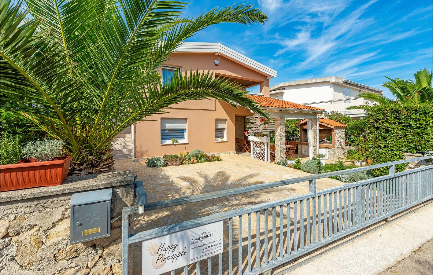 Hel ferieleilighet, Ferieleilighet for 6 personer med terrasse in Vir