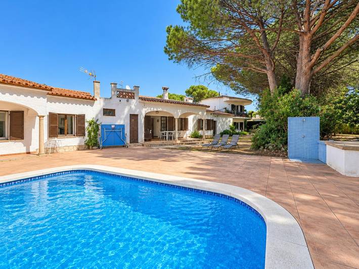 Casa rural para 6 personas, con Terraza además de Jardín y Piscina en Alt Empordà - 3