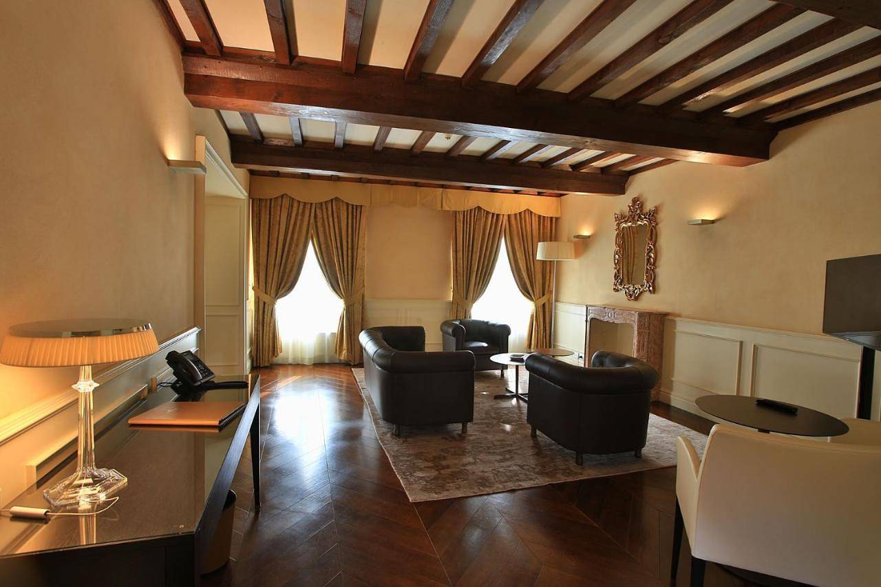 Hotel Rua Frati 48 in San Francesco in Modena, Modena Provinz