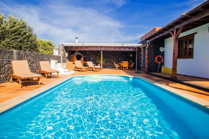 Casa rural para 6 personas, con vistas además de terraza y piscina en San Bartolomé - 3