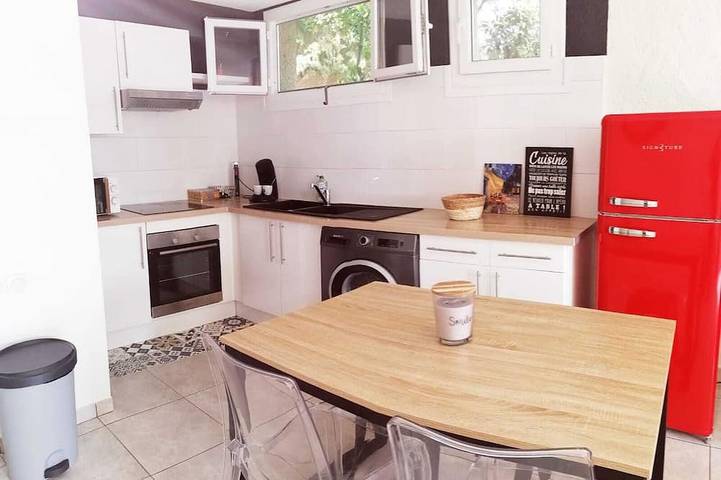 Ganze Wohnung, Erdgeschosswohnung für 5 Pers - Anwesen mit Pool - Privater Parkplatz in Fitou, Mittelmeerküste (Frankreich)