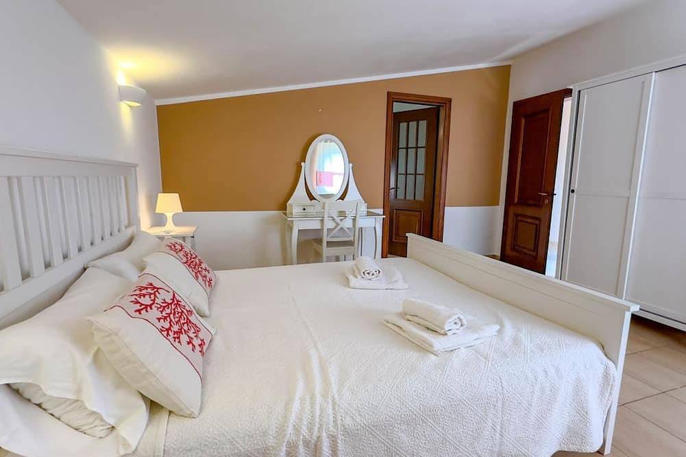 Entire apartment, Su Recreu 'E Mare 301- Double room in Bosa Marina, Planargia