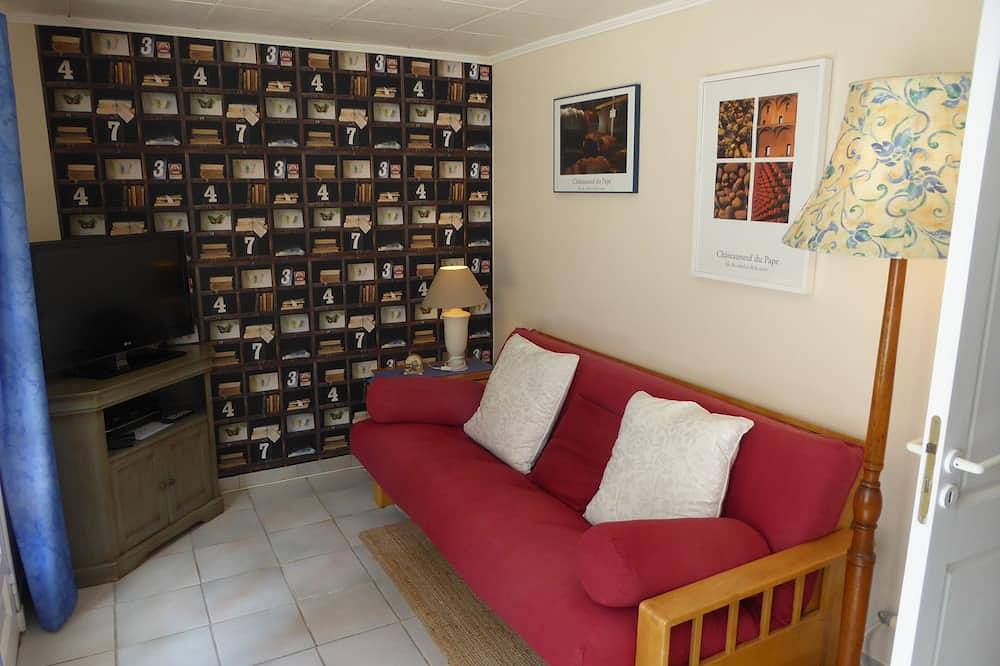 Large 2 Person Apartment with Air Conditioning & lovely private outdoor area in Rognonas, Arles region