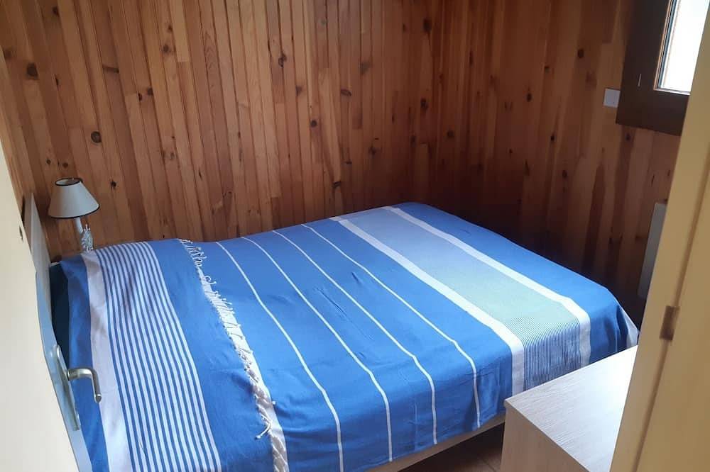 Petite Maison de Campagne Avec Piscine Couverte et Chauffée in Flayat, Millevaches en Limousin Regional Nature Park