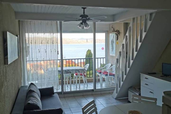 Ganze Wohnung, F3 duplex with loggia beach 3 min walk, panoramic sunset view in Patrimonio, Calvi und Umgebung