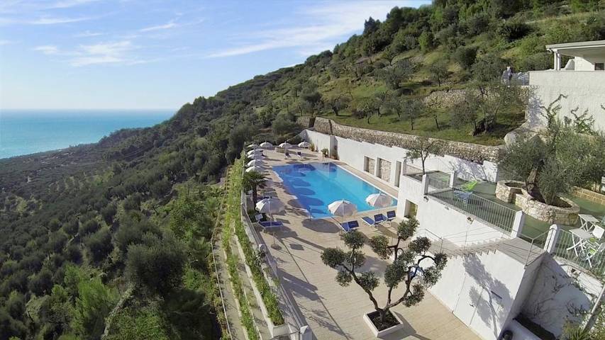 Apartahotel para 2 personas, con piscina y jardín en Apulia