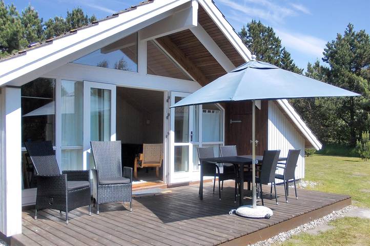 Ferieudlejning for 4 personer, med terrasse i Rødby