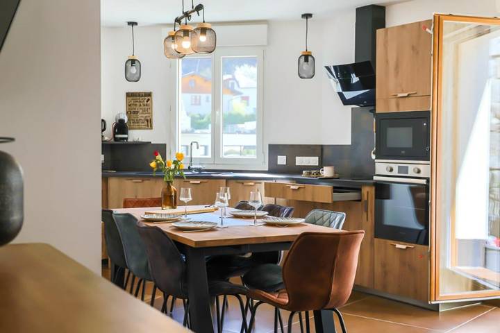 Gîte pour 8 personnes, avec terrasse ainsi que vue et sauna dans Office De Tourisme De Brides Les Bains - 2