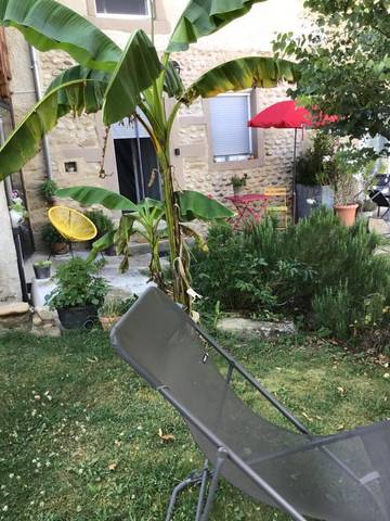 Gîte pour 2 personnes, avec vue et jardin, adapté aux familles à Châteauneuf-de-Galaure