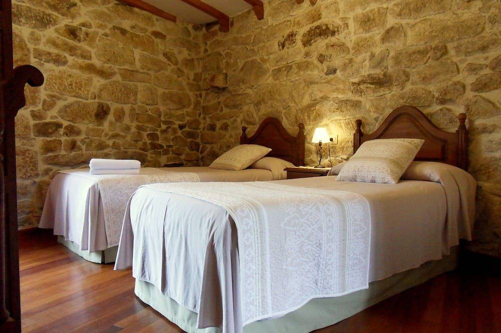 Ourense: Landhaus mit Garten in der nähe des Flusses. Drei Doppelzimmer. Das ganze Haus mieten. in Beariz, Ourense und Umgebung