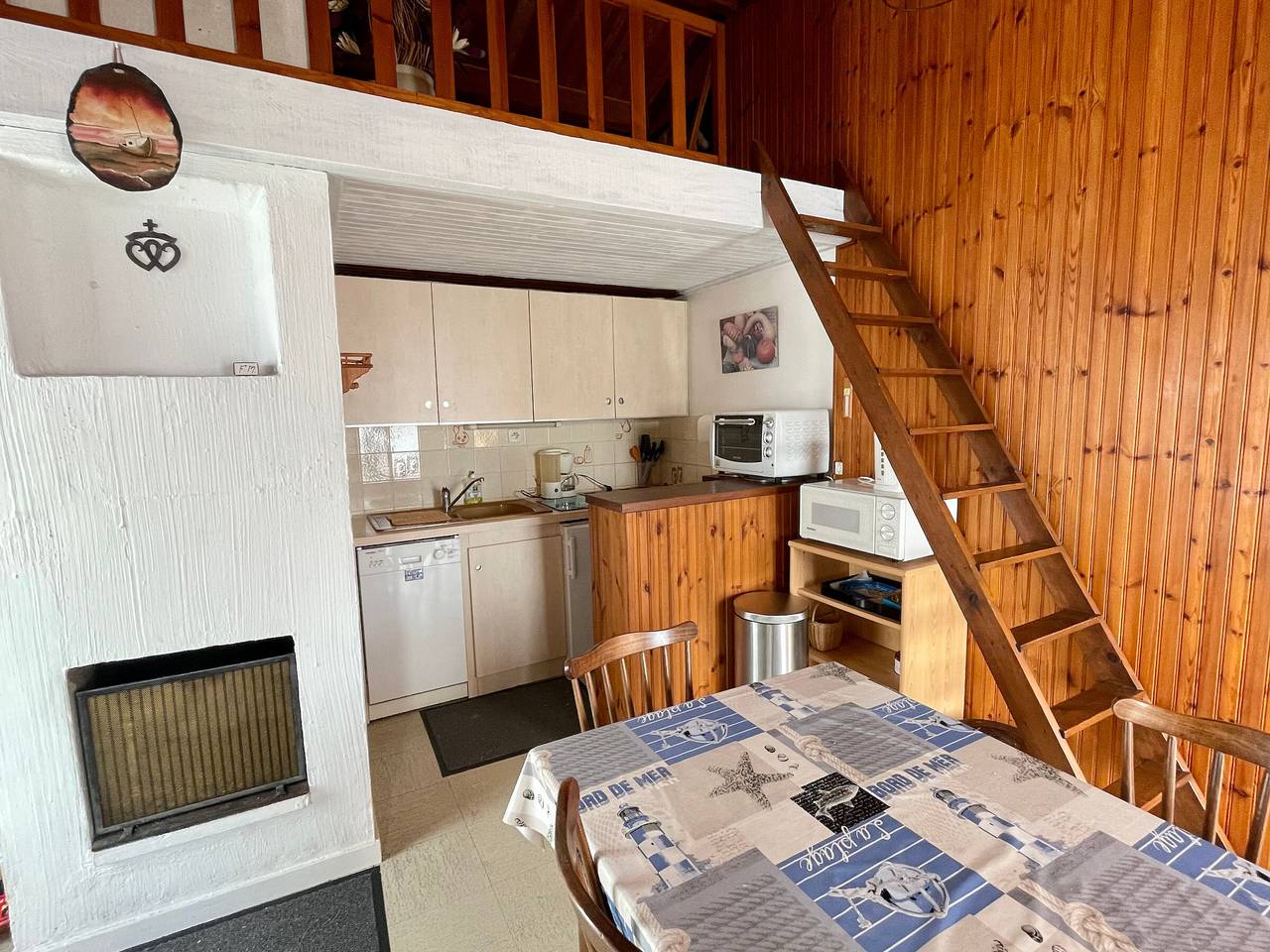 Cozy 2-Bedroom Home with Heated Pool, Tennis & Beach Nearby in Bretignolles-sur-Mer, Loire Valley