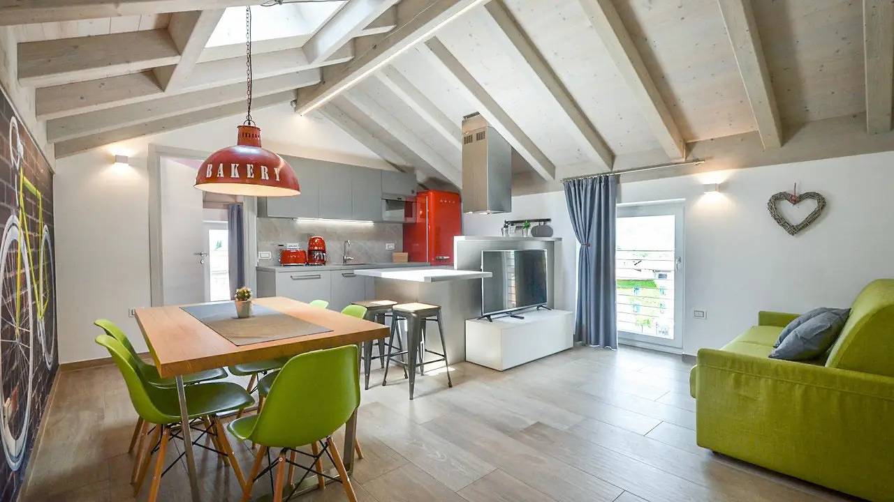 Entire holiday apartment, Holiday apartment for 2 people with balcony in Torbole, Nago-Torbole
