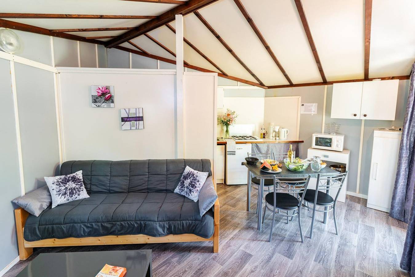 Chalet 3/5 personnes - Village de Vacances Domaine Saint-Jean in Saint-Jean-du-Bruel, Parc naturel régional des Grands Causses