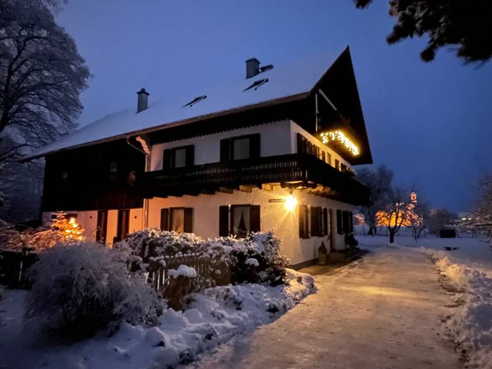 Ferienwohnung für 3 Personen, mit Terrasse und Garten in Peißenberg