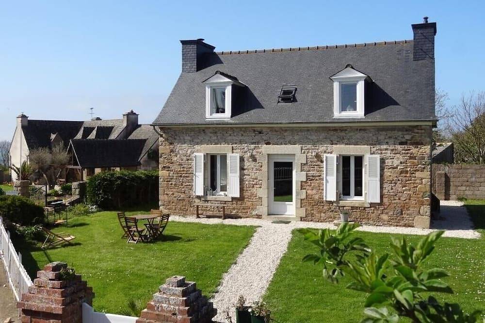 300m de la Mer, maison bretonne avec grand jardin et vue mer - Wifi in L'Arcouest, Ploubazlanec