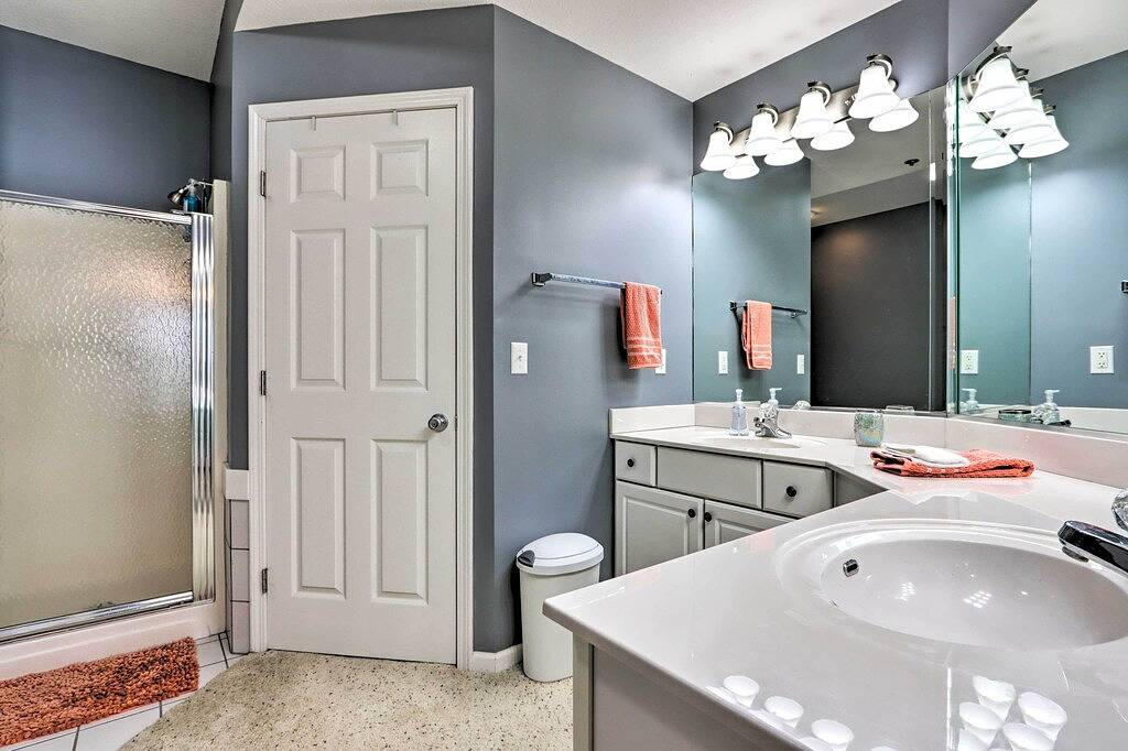 Ganze Wohnung, Pool & Boat Slips! Waterfront Lake Ozark Condo in Lake Ozark, Lake of the Ozarks