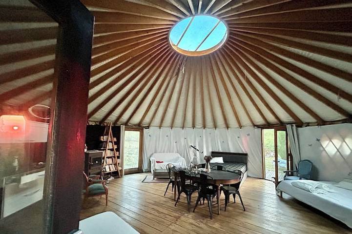 Gîte pour 12 personnes, avec Terrasse et Jardin