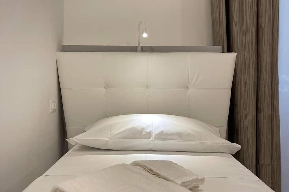 Bianca two-room apartment in the historic center of Gallipoli in Galípoli, Golfo de Tarento