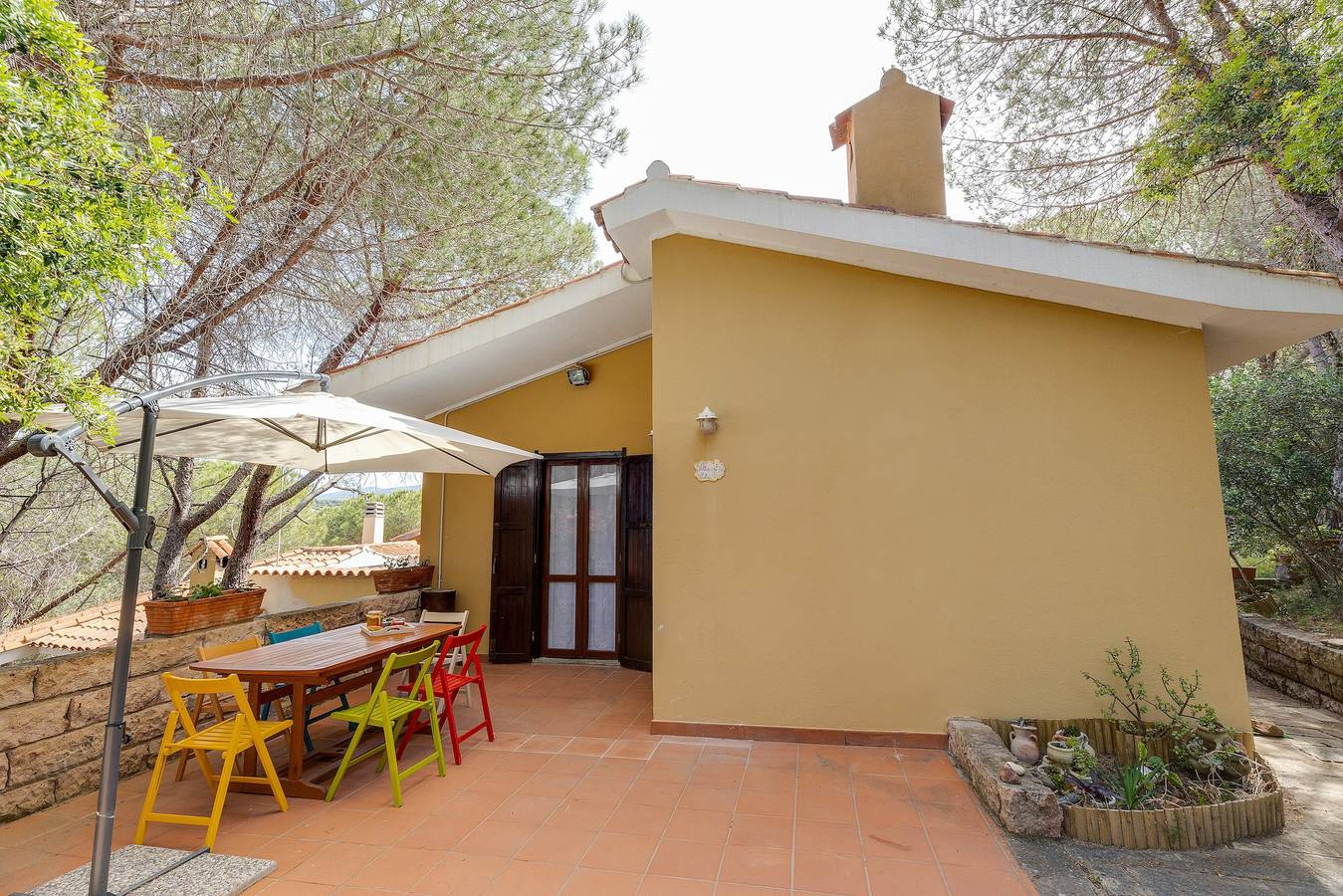Incantevole "Villa Viola" vicino alla spiaggia con vista mare, terrazza e giardino in Is Arenas, Narbolia