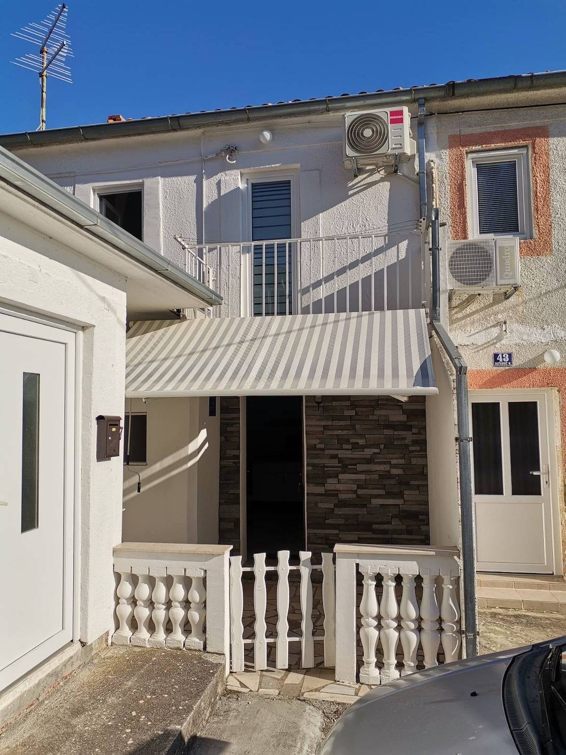 Ganze Wohnung, 2-Zimmer-Ferienwohnung mit Terrasse und Meerblick Povile, Novi Vinodolski A-16127-a in Povile, Primorje-Gorski Kotar