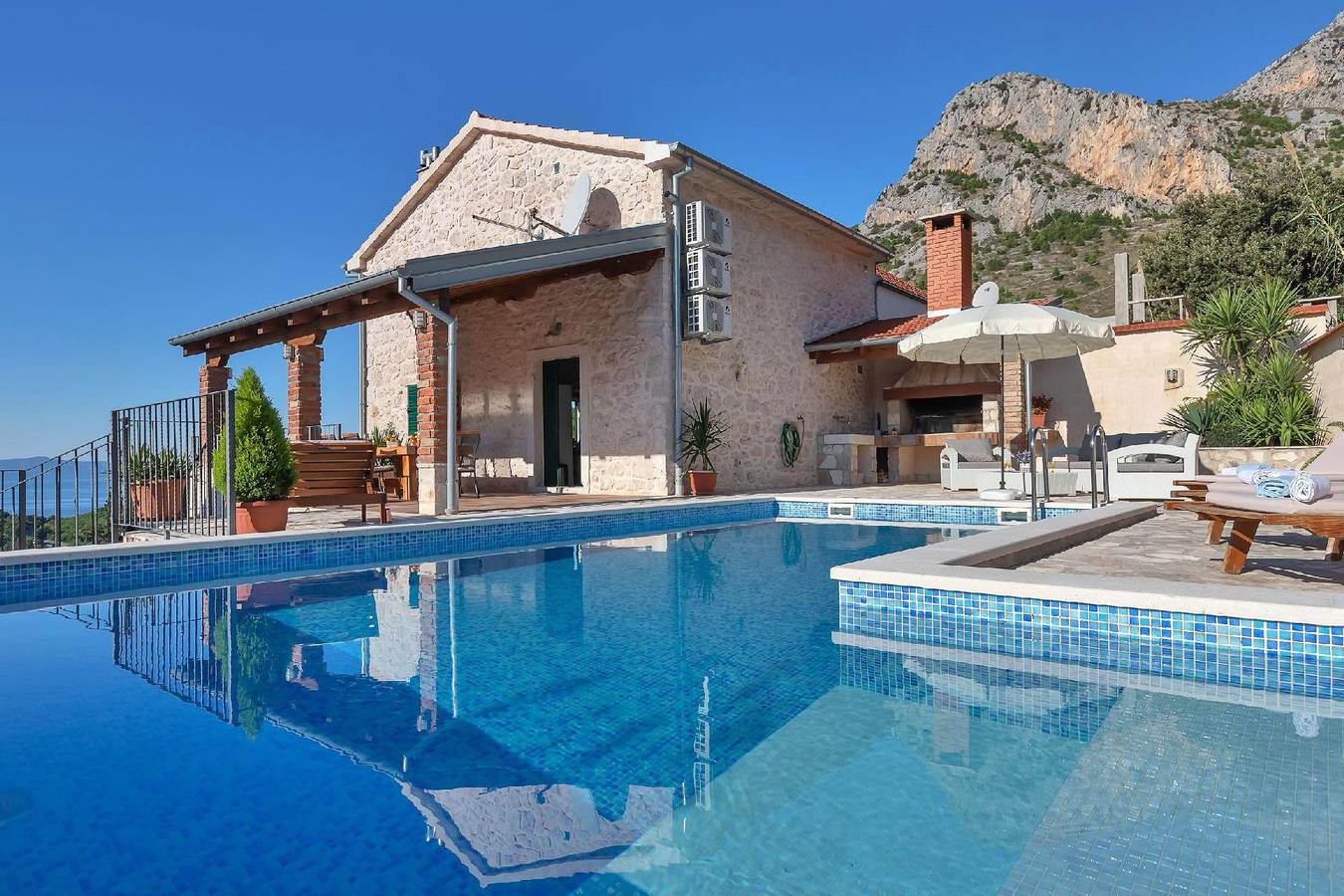 Ferienhaus Mya mit Pool mit Meerblick in Zivogosce, Makarska Riviera