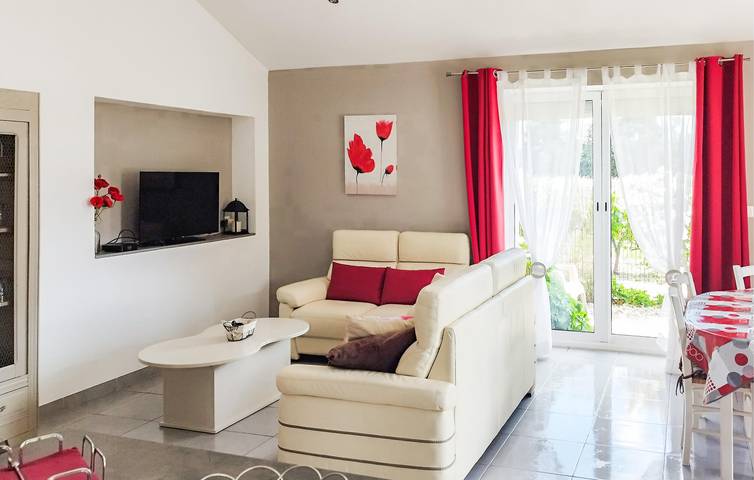 Le bonheur au bord de la piscine : Appartement climatisé avec parking et Internet, près de Violès (1.5km) in Violès, Vaucluse