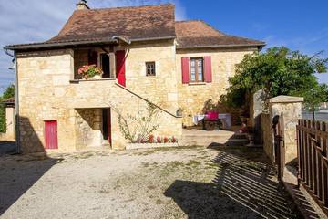 Gîte pour 4 personnes, avec jardin, animaux acceptés à Cénac-et-Saint-Julien