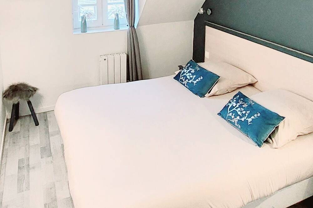 Appartement entier, Cosy appartement dans une villa avec piscine , proche du centre et de la mer in Cabourg, Région de Caen