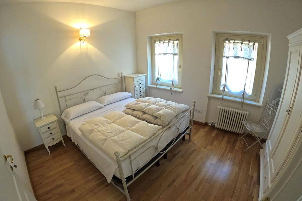Ganze Wohnung, Neus grosses wohnung direkt am see in Malcesine, Gardasee-Berge