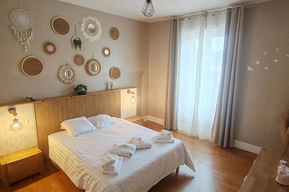 Le Cocon Nivernais, family home 14pers, swimming pool, spa and playground in Nevers, Nièvre