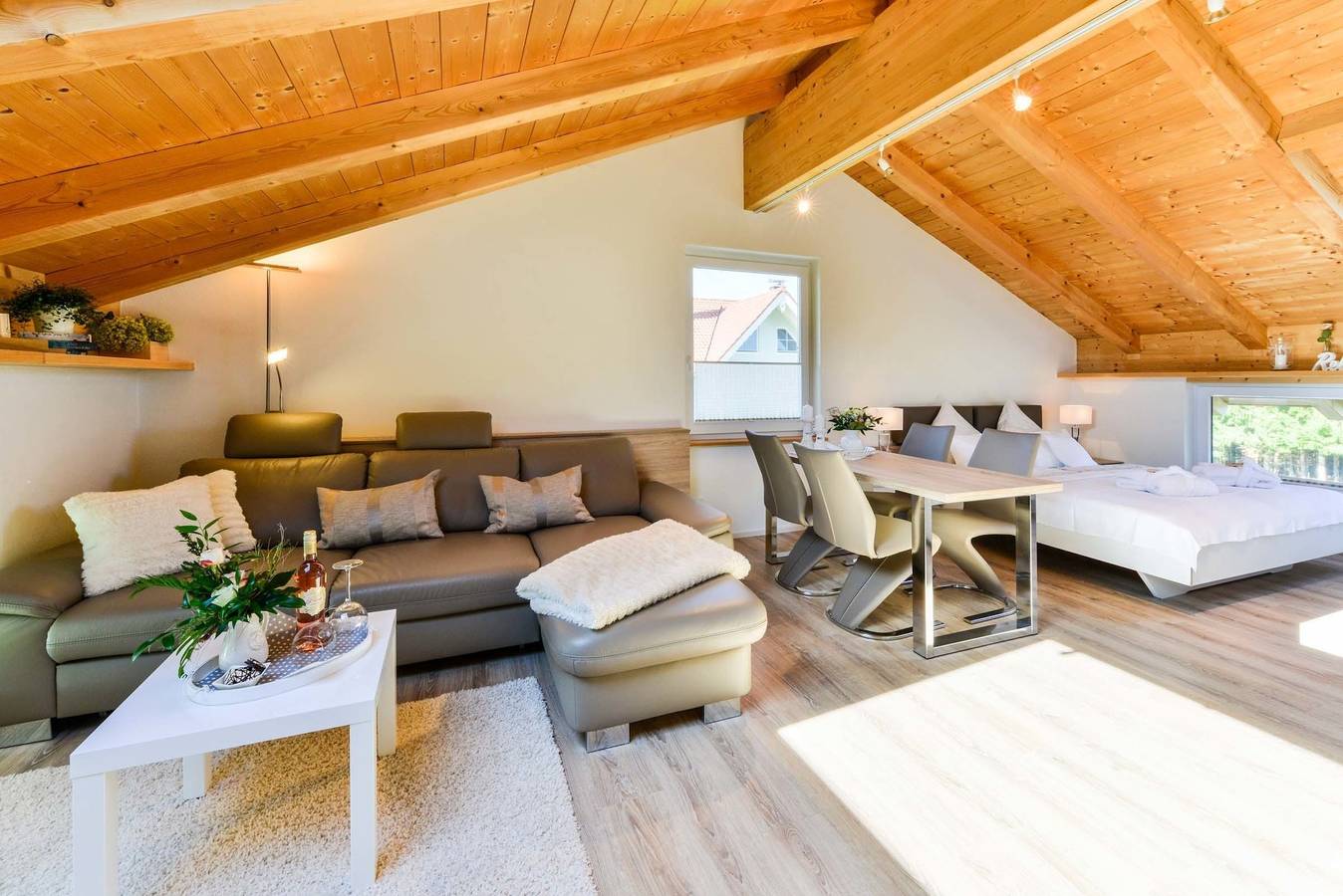 Ganze Ferienwohnung, 5 Sterne Ferienwohnung am See, Wohnung 3 in Badeplatz Lugenauer See, Böbing