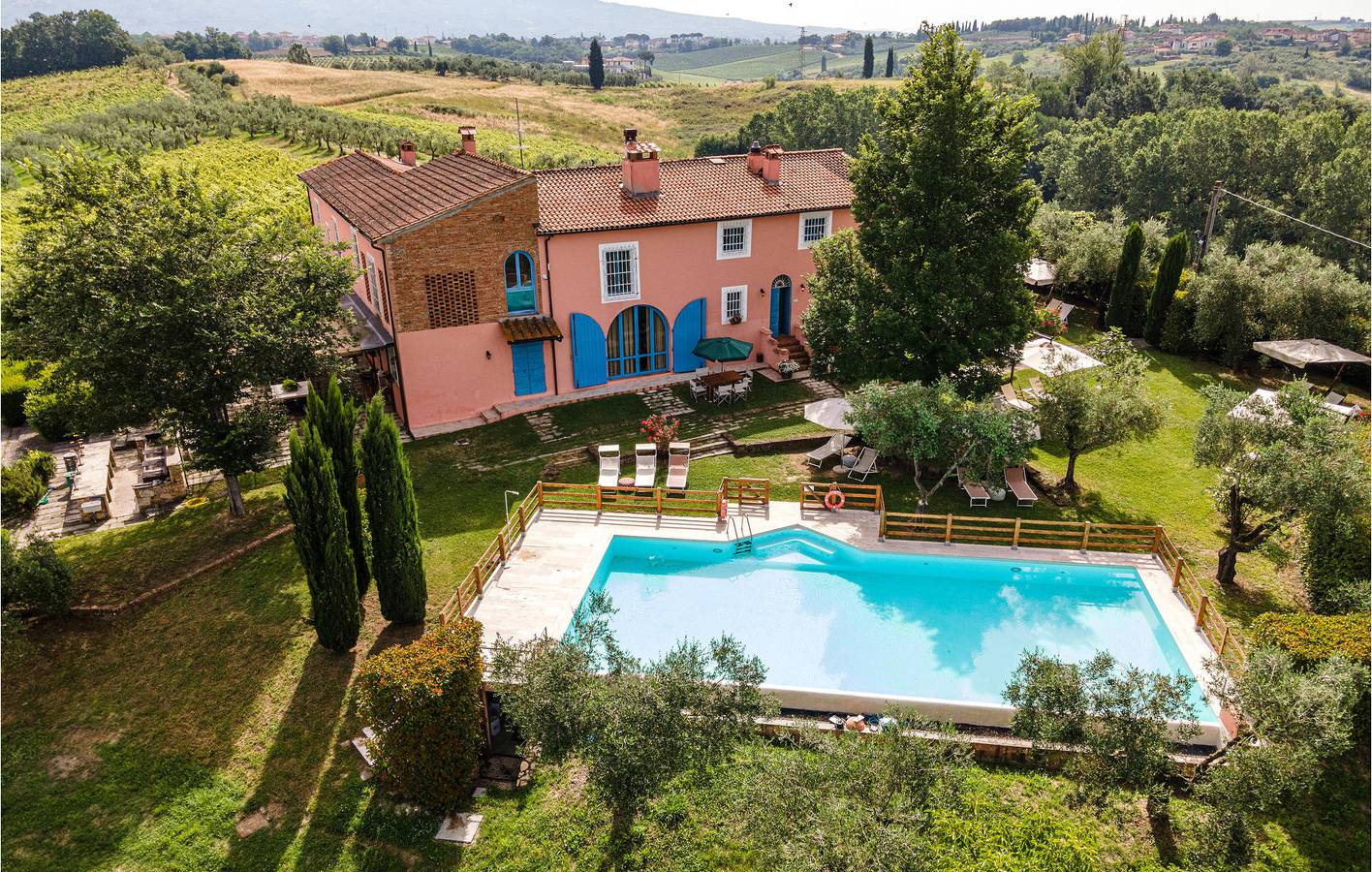 Appartamento intero, Appartamento a bordo piscina con aria condizionata, parcheggio e Internet in Cerreto Guidi, Firenze province
