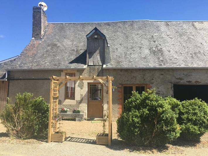Gîte pour 4 personnes, avec vue et terrasse à Rouessé-Vassé