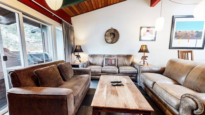 Vacation apartment for 10 people, with sauna and hot tub as well as pool and balcony in Mammoth Mountain