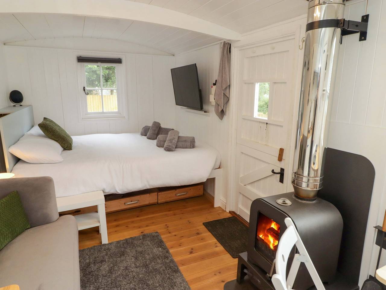 King's Cwtch Shepherd's Hut in Cardiff region