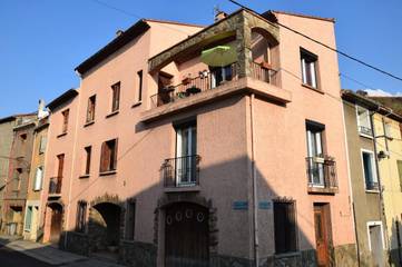 Gîte pour 10 personnes, avec balcon et vue à Estagel