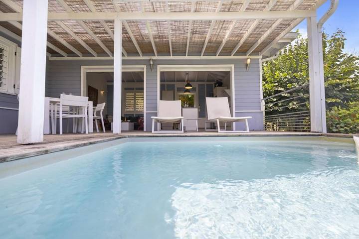 Villa pour 4 personnes, avec jardin et piscine