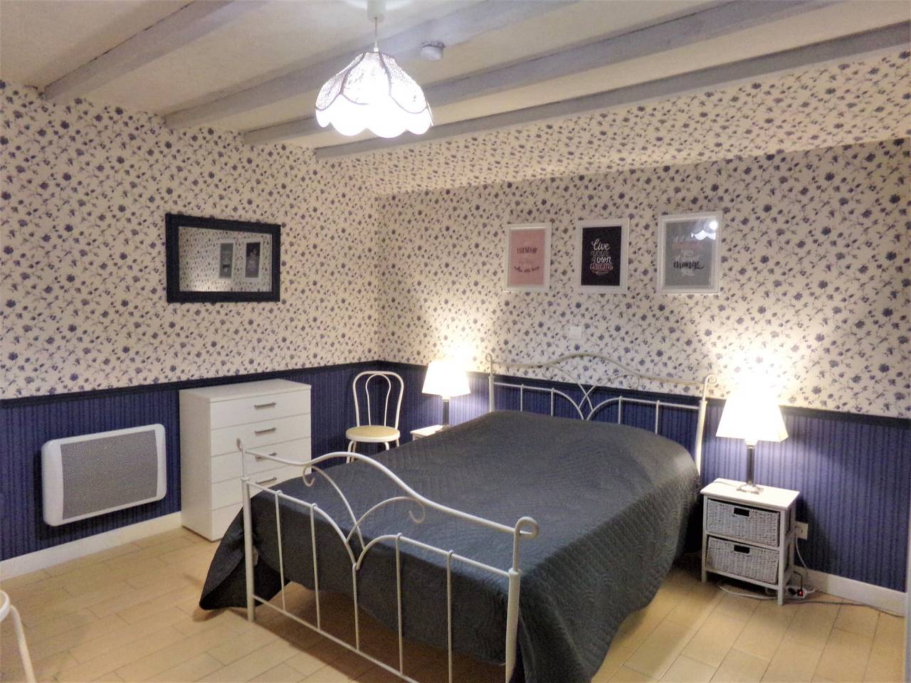 Guest Rooms 'Le Pré Fleuri 5' with Shared Pool, Communal Terrace and Wi-Fi in Saint-Sulpice-de-Roumagnac, Périgord Vert